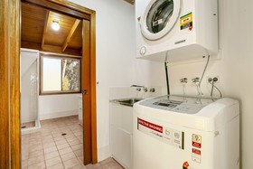 Narrow Neck Lodge