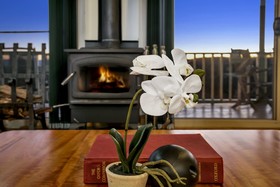 Narrow Neck Lodge