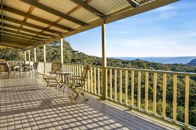 Narrow Neck Lodge