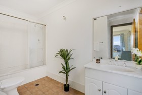 Narrow Neck Lodge