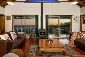 Narrow Neck Lodge