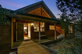 Narrow Neck Lodge