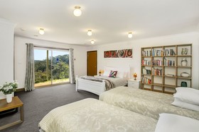 Narrow Neck Lodge