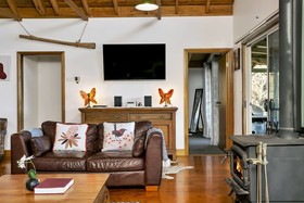 Narrow Neck Lodge