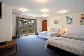 Narrow Neck Lodge