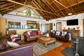 Narrow Neck Lodge