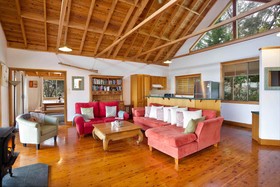 Narrow Neck Lodge