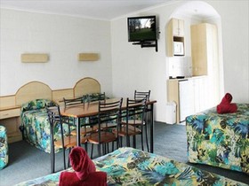 Colonial Court Motor Inn