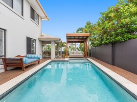 The Doggy Beach House At Salt