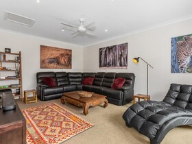 The Doggy Beach House At Salt