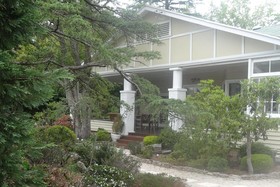 Corner Manor Leura