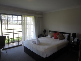 Lakeside Lodge Motel