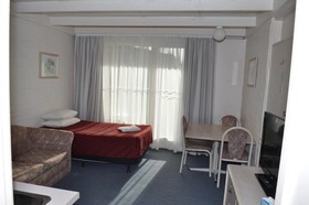 Black Dolphin Motel & Apartments