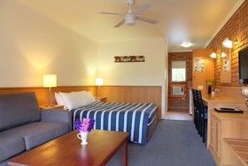 Summerhill Motor Inn