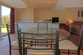 Milton Village Motel