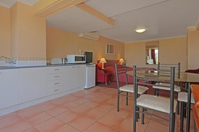 Milton Village Motel