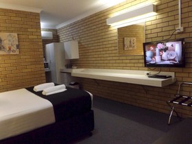 Golden Harvest Motor Inn