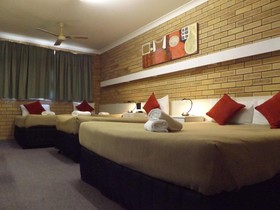 Golden Harvest Motor Inn