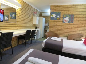 Golden Harvest Motor Inn