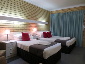 Golden Harvest Motor Inn