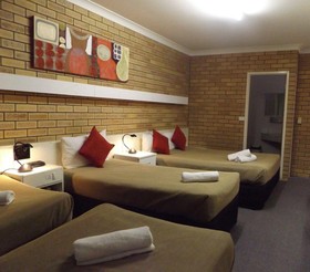 Golden Harvest Motor Inn