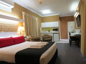 Golden Harvest Motor Inn