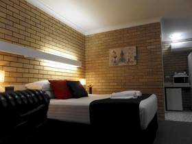 Golden Harvest Motor Inn