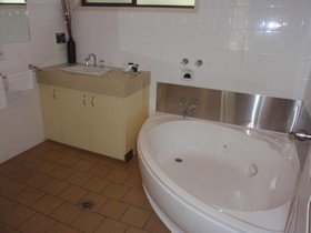 Capricorn Motor Inn