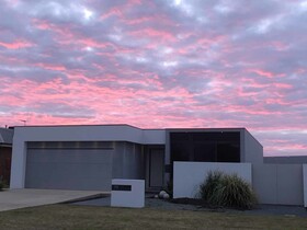 The Sinatra Holiday House