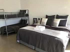 The Sinatra Holiday House