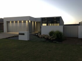 The Sinatra Holiday House