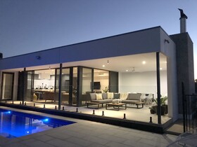 The Sinatra Holiday House