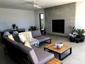 The Sinatra Holiday House