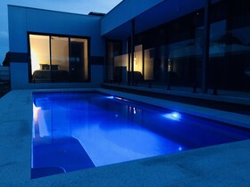 The Sinatra Holiday House