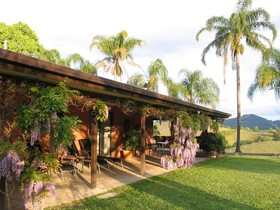 Hillcrest Mountain View Retreat