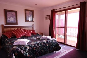 Anchors Aweigh Bed & Breakfast