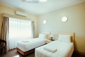 Club Motor Inn