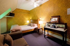 Peel Inn Hotel