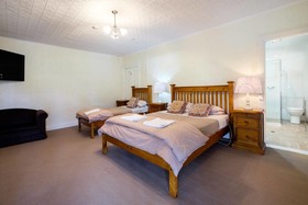 Peel Inn Hotel
