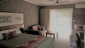 Idlewilde Town & Country Motor Inn