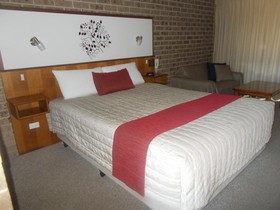 Idlewilde Town & Country Motor Inn