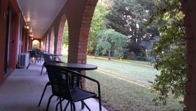 Idlewilde Town & Country Motor Inn