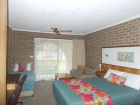 Idlewilde Town & Country Motor Inn