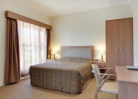 Quality Inn Parkes International
