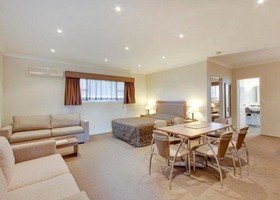 Quality Inn Parkes International