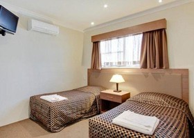 Quality Inn Parkes International