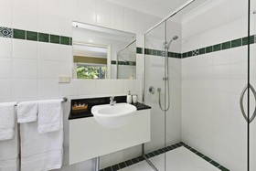 Azura Beach House B&B