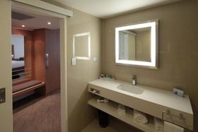 Novotel Sydney West HQ Hotel