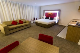 Novotel Sydney West HQ Hotel