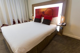 Novotel Sydney West HQ Hotel